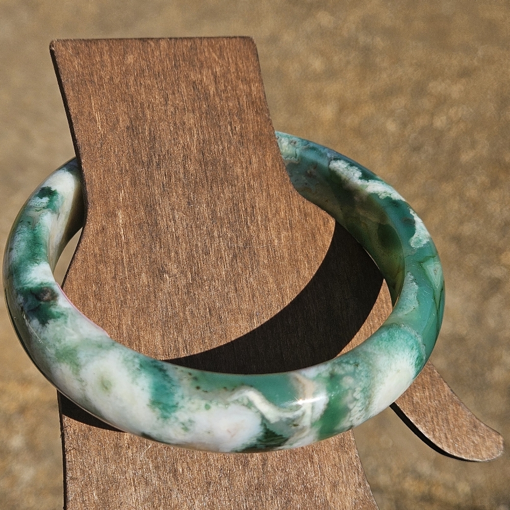 Elegant Green Flower Agate Hard Bangle